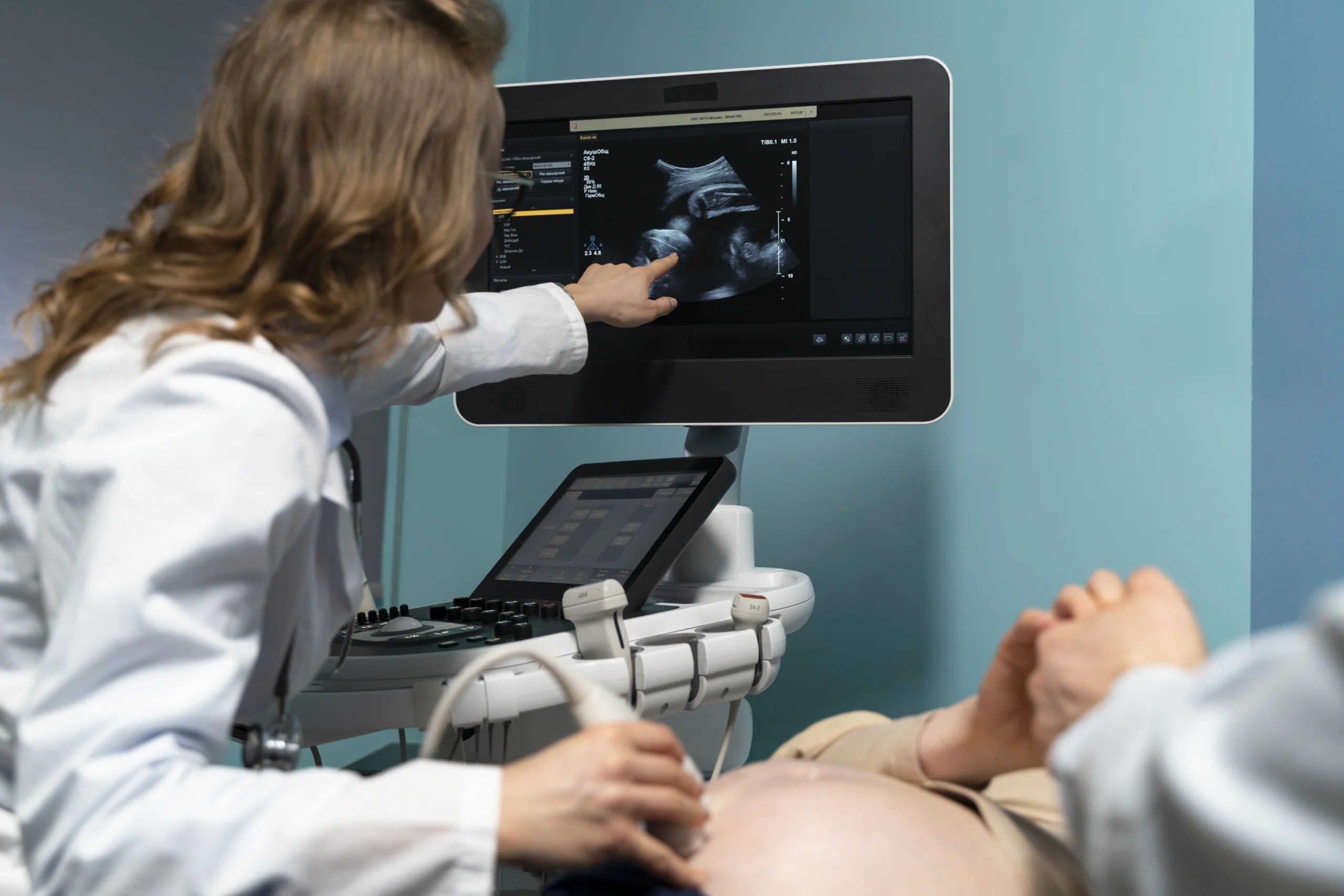 gynecologist-performing-ultrasound-consultation henna